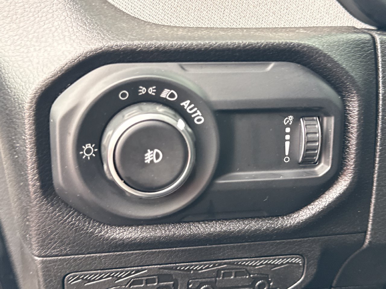 Used 2024 Jeep Wrangler Unlimited Sport AWD/4WD image 16