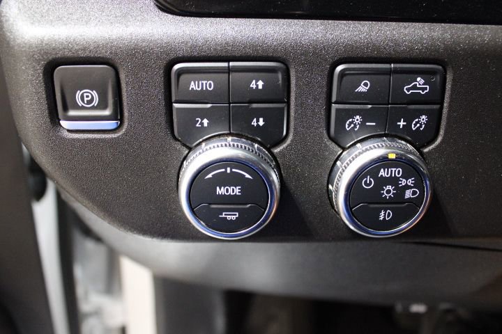 Used 2024 GMC Sierra 2500 SLT w/ SLT Convenience Package image 17