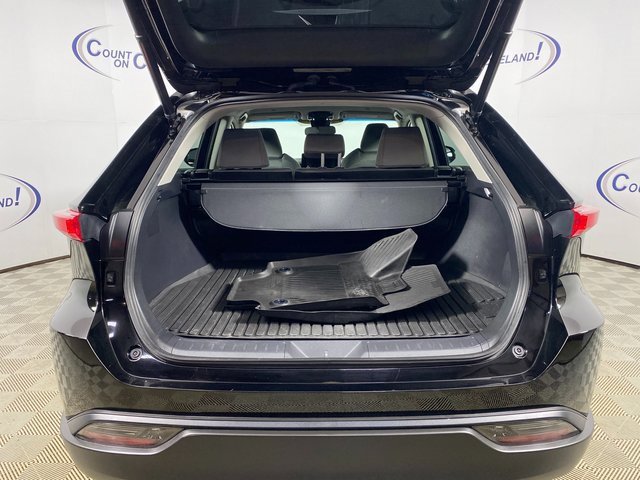 Certified 2023 Toyota Venza LE image 6