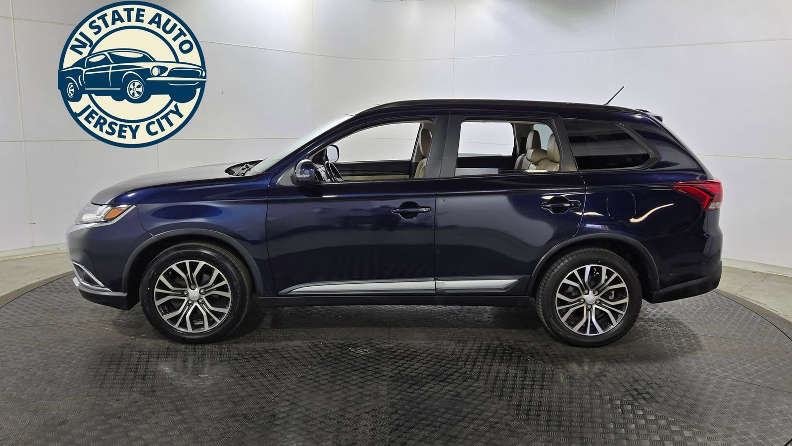 Used 2016 Mitsubishi Outlander SEL AWD/4WD image 4