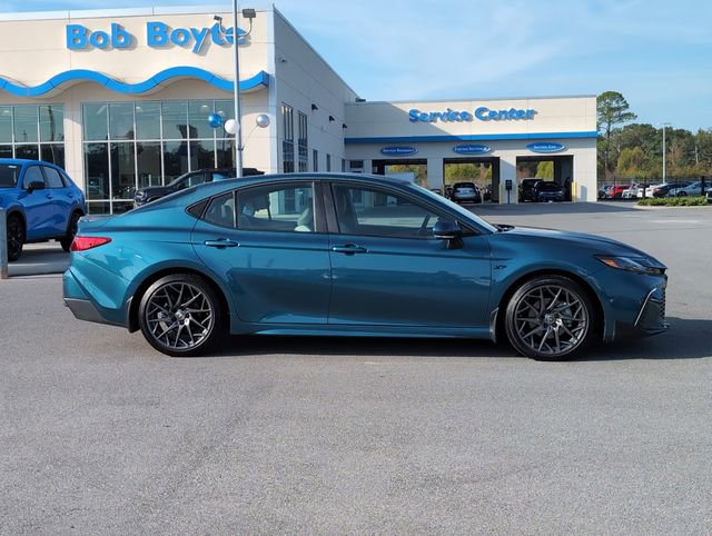 Used 2025 Toyota Camry SE image 2