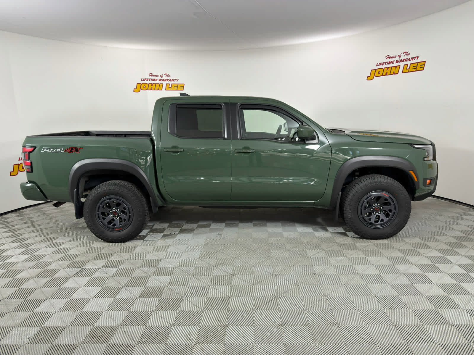 Used 2026 Nissan Frontier PRO-4X w/ Tow Package AWD/4WD image 6