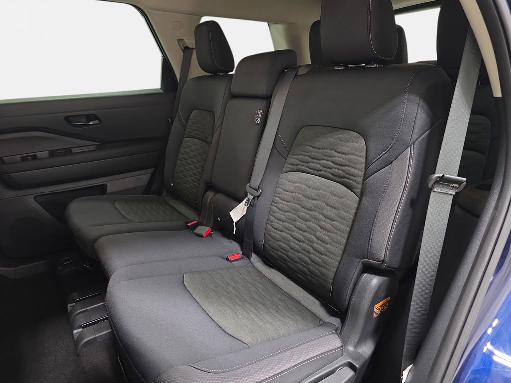 Used 2025 Nissan Pathfinder SV image 13