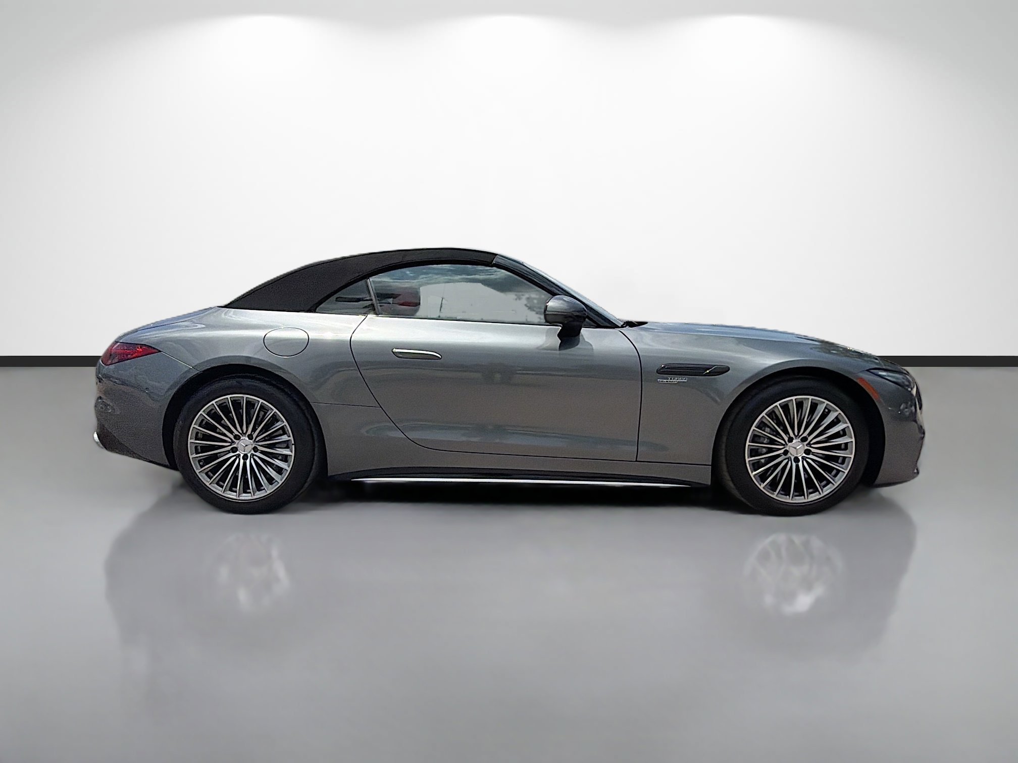 Used 2023 Mercedes-Benz SL 43 AMG image 2