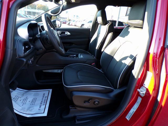 New 2026 Chrysler Pacifica Limited w/ S Appearance Package AWD/4WD image 16