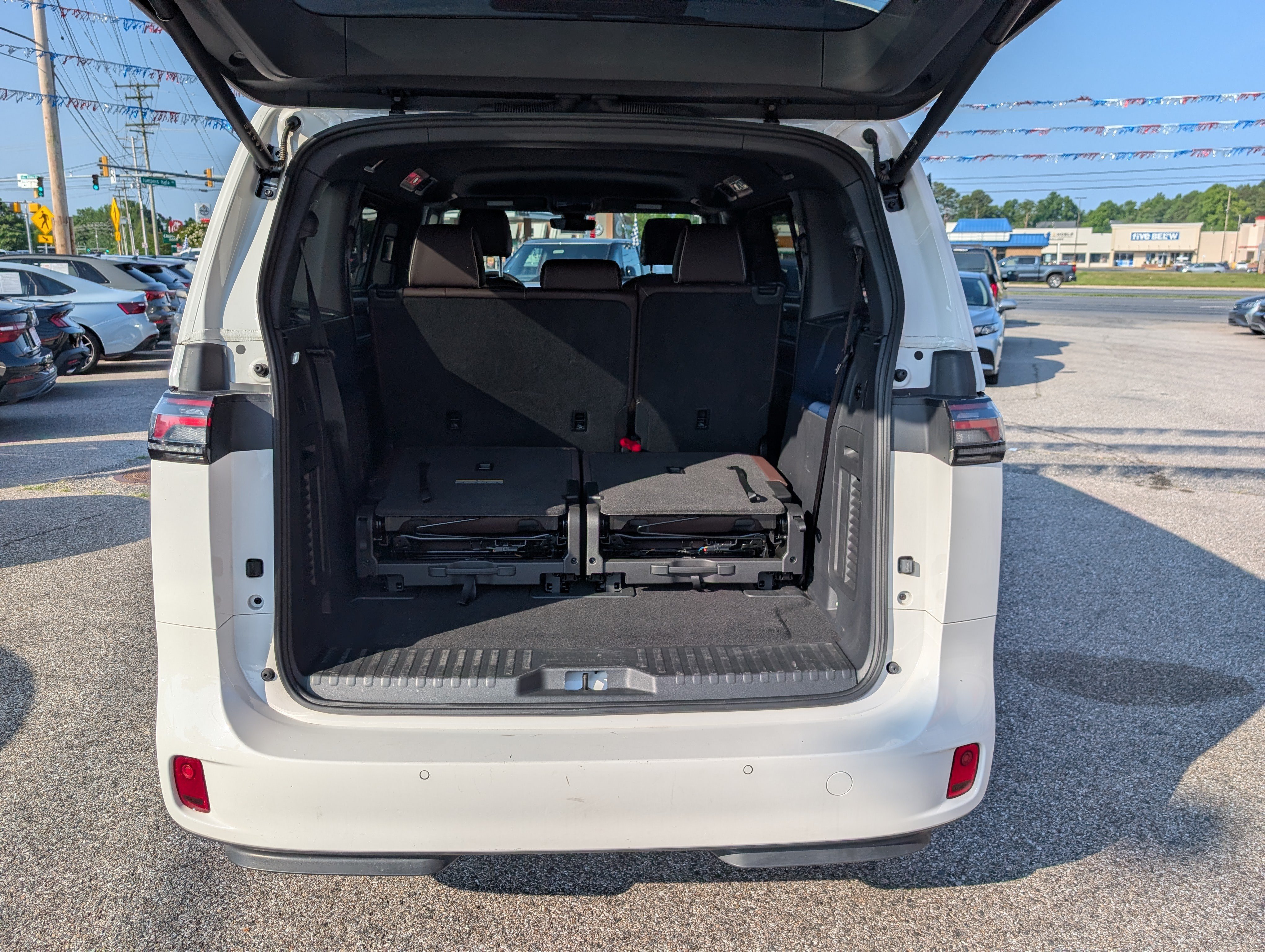 Used 2025 Volkswagen ID. Buzz Pro S Plus RWD image 13