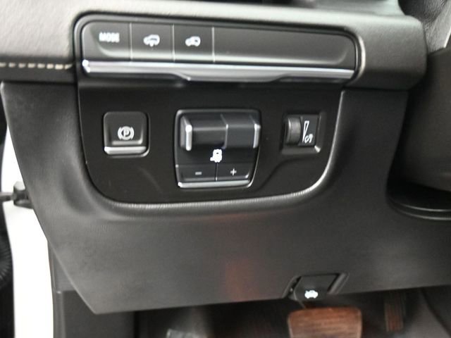 Used 2024 Cadillac Escalade Premium Luxury w/ Performance Package image 21