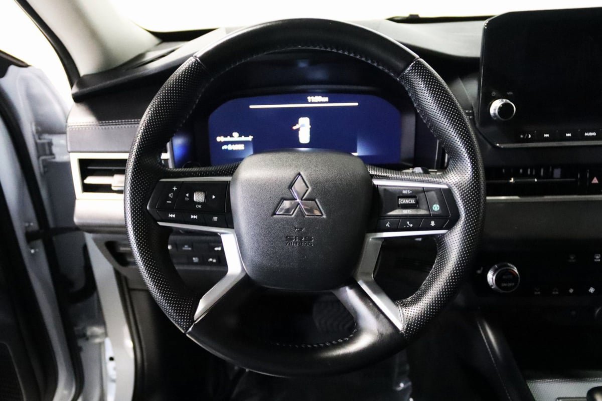 Used 2024 Mitsubishi Outlander 4WD Plug-In Hybrid image 42