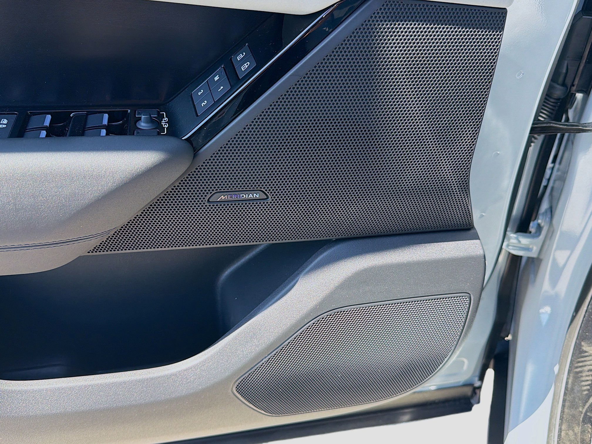 New 2026 Land Rover Range Rover Velar Dynamic SE image 23