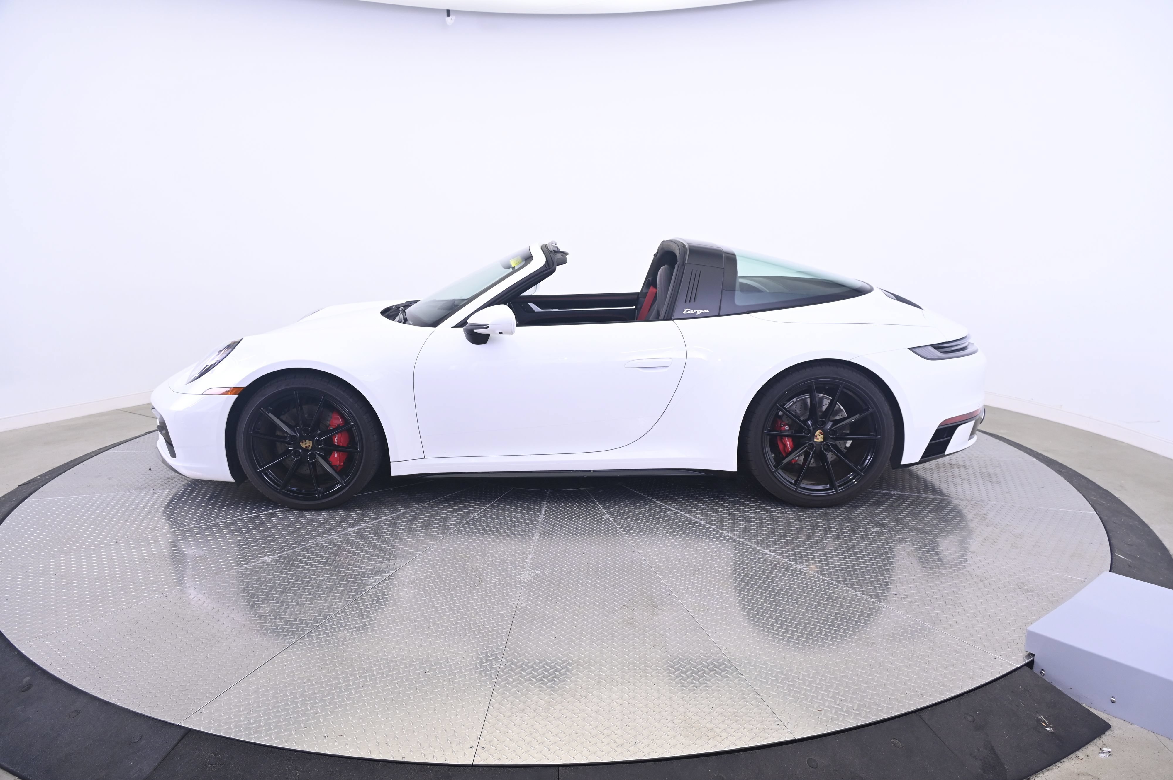 Certified 2024 Porsche 911 Targa 4S AWD/4WD image 2