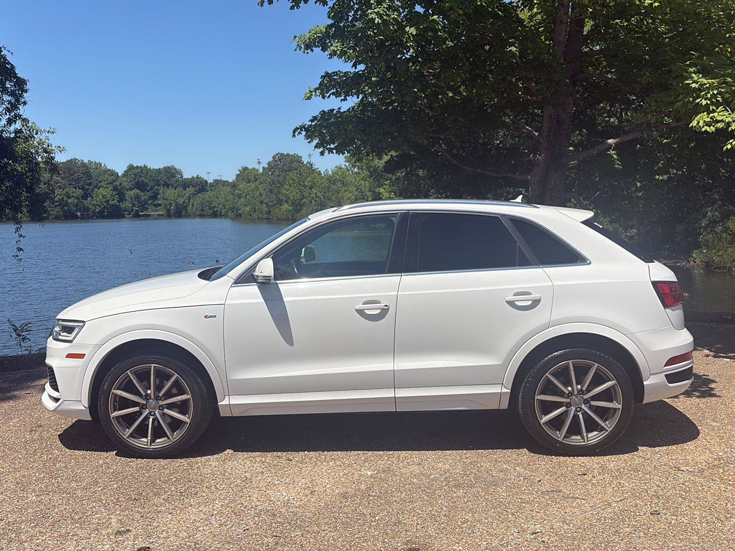 Used 2018 Audi Q3 2.0T Premium Plus w/ Premium Plus Package AWD/4WD image 10