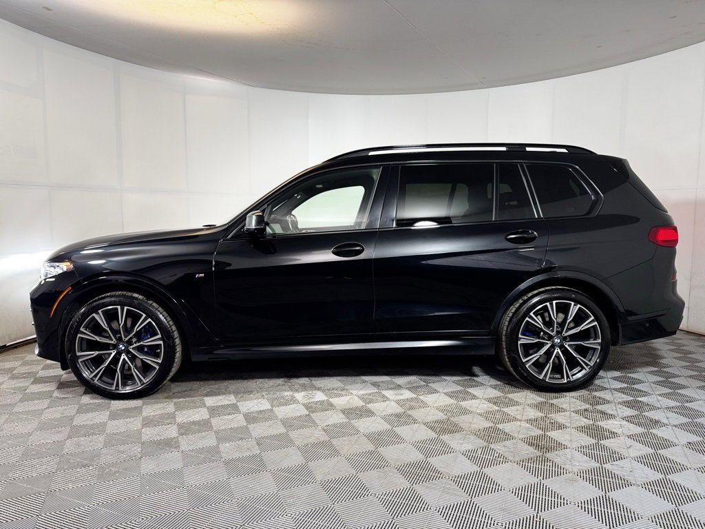 Used 2022 BMW X7 M50i image 3