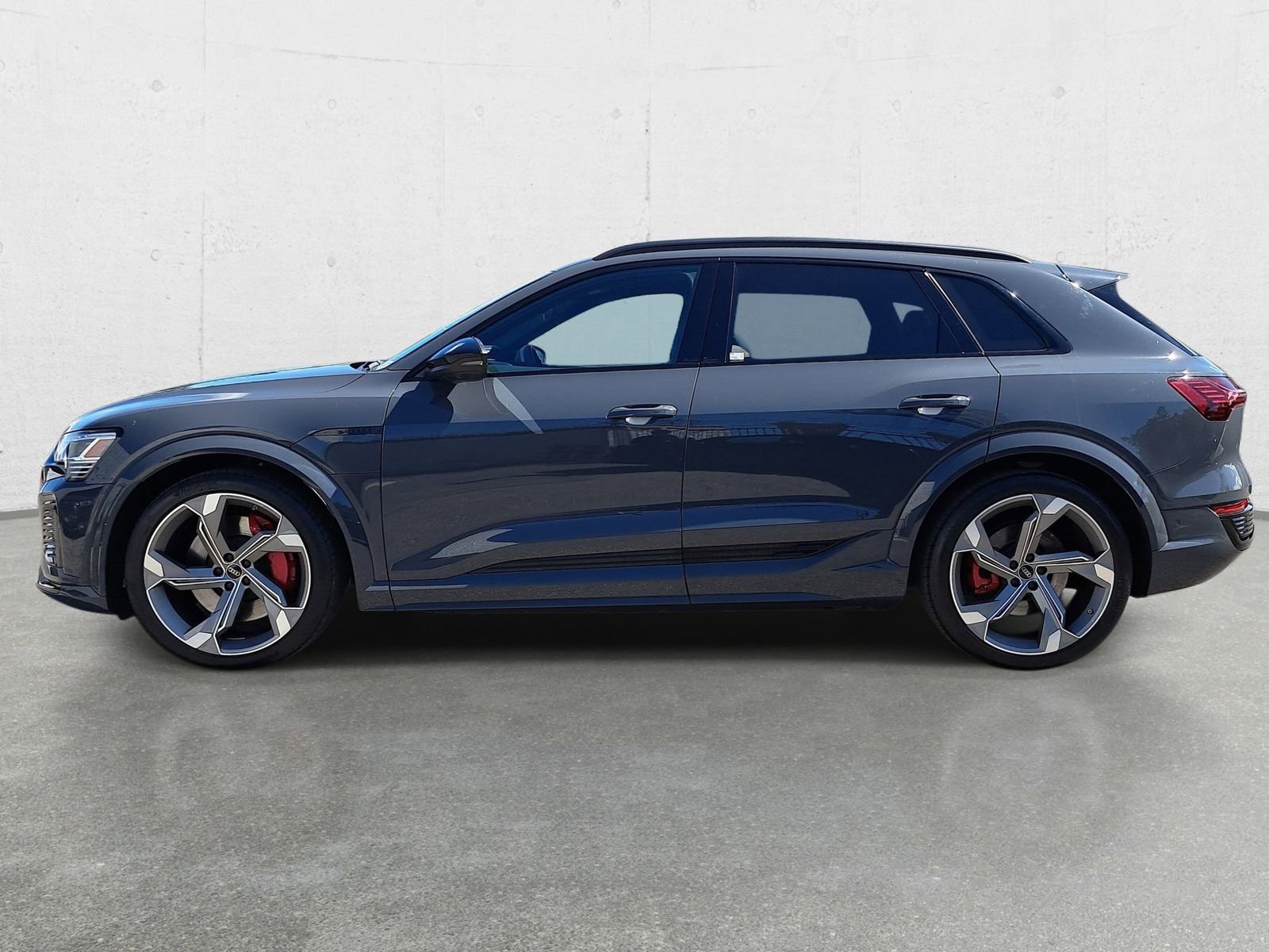 Used 2024 Audi SQ8 e-tron Premium Plus w/ Black Optic Package image 8