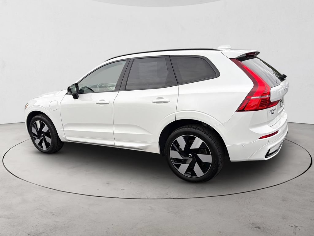 Certified 2025 Volvo XC60 T8 Plus AWD/4WD image 4