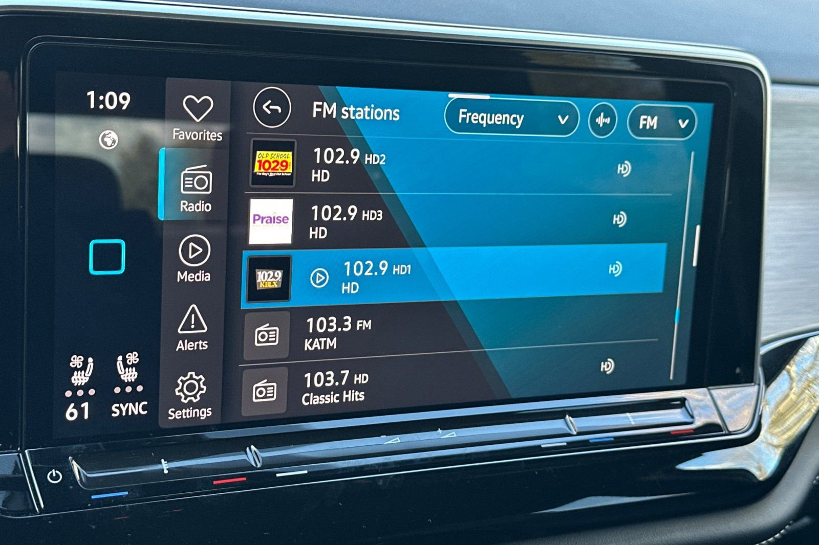 Used 2024 Volkswagen Atlas Cross Sport SE image 26
