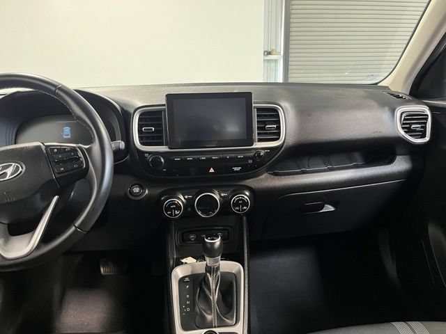 Used 2025 Hyundai Venue SEL FWD image 20