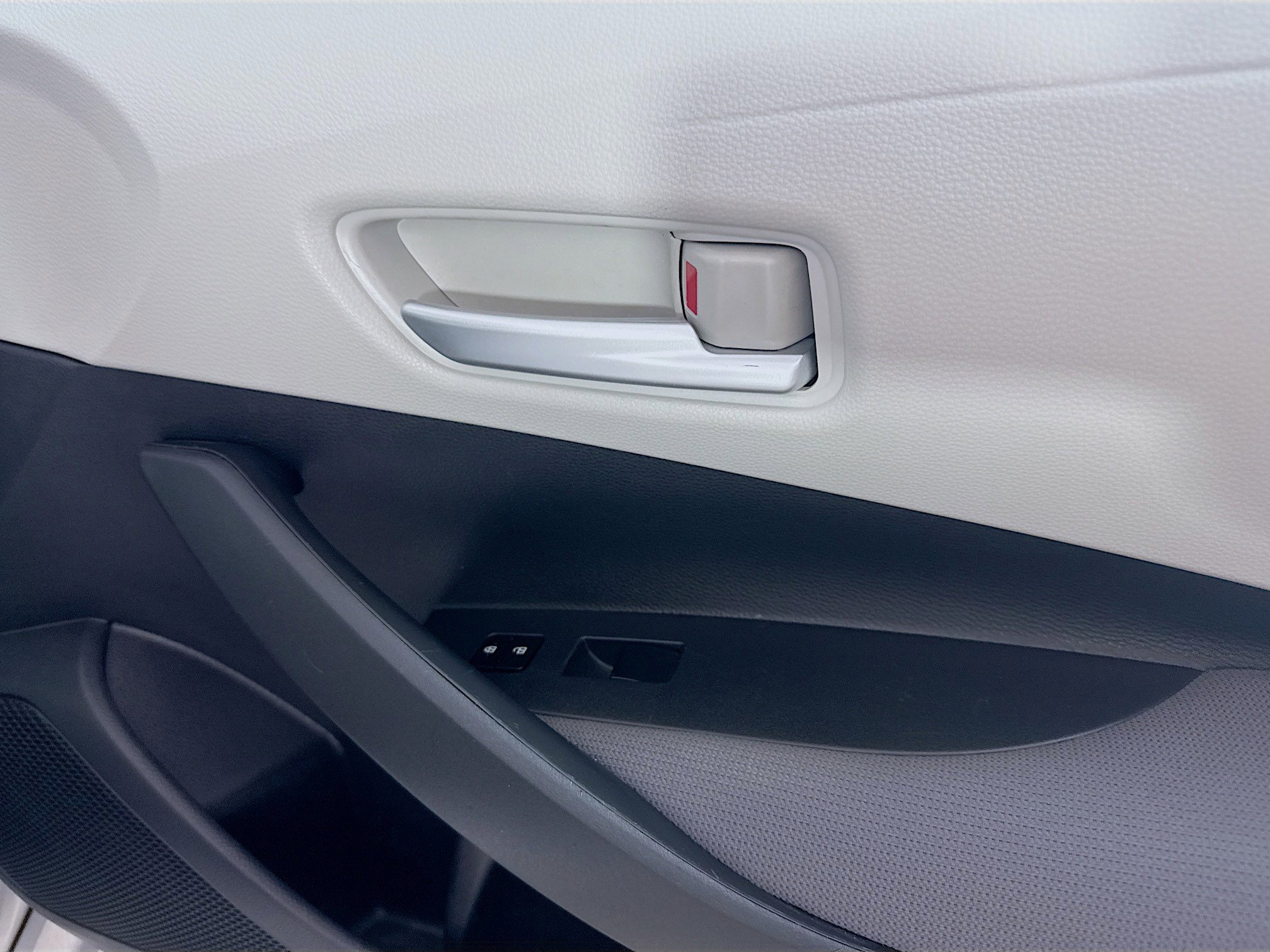 Used 2020 Toyota Corolla LE FWD image 30