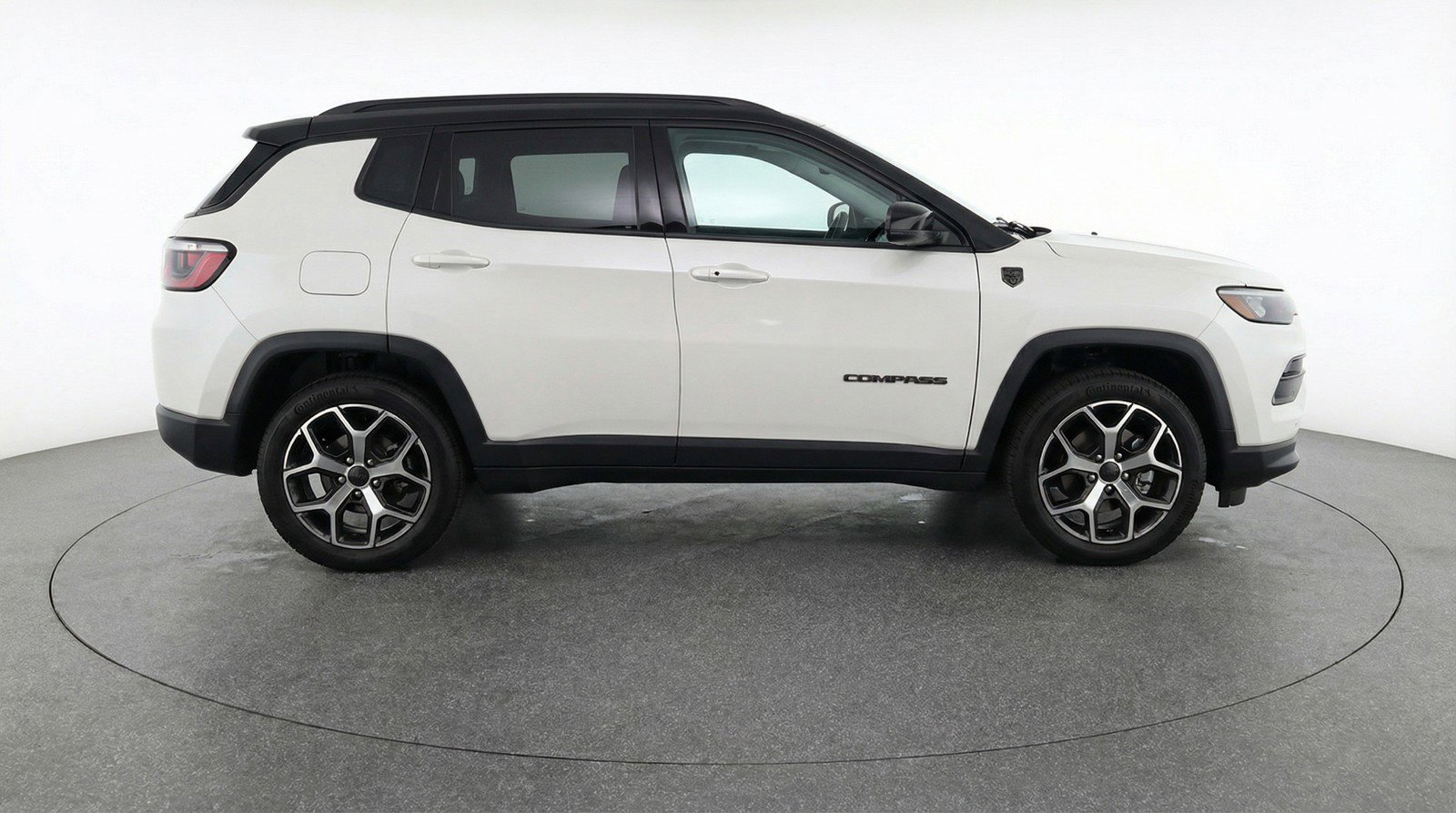 Used 2025 Jeep Compass Limited image 11