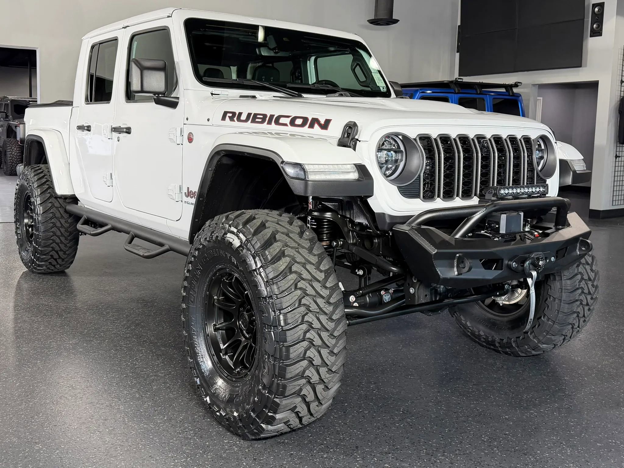 Used 2025 Jeep Gladiator Rubicon w/ Safety Group AWD/4WD image 2