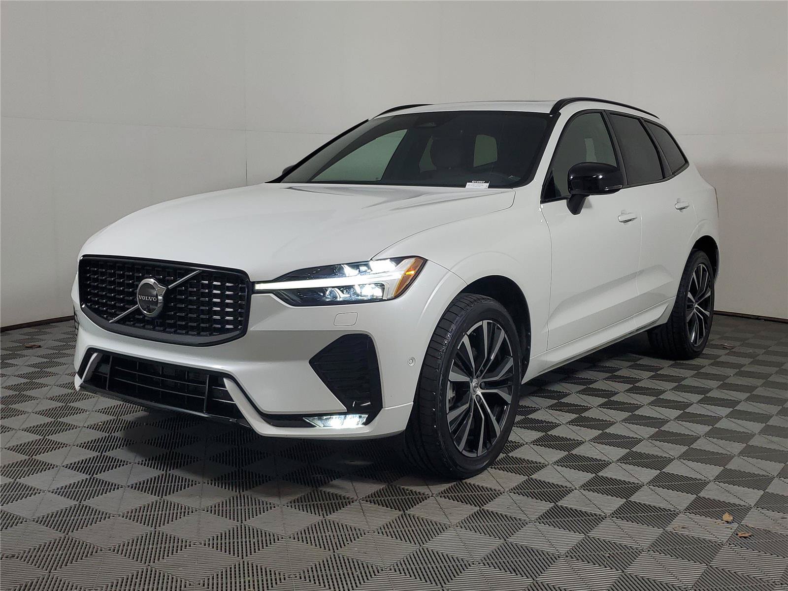 Certified 2023 Volvo XC60 B5 Plus w/ Climate Package FWD image 3
