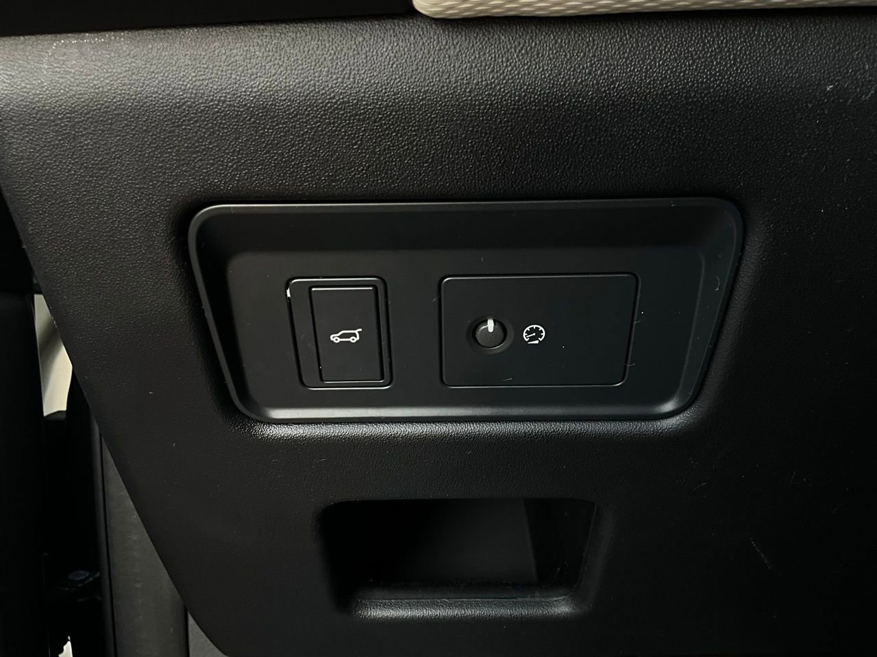 Used 2022 Land Rover Discovery S R-Dynamic image 26