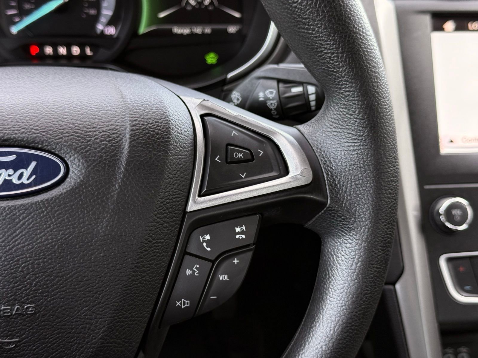 Used 2019 Ford Fusion SE image 28