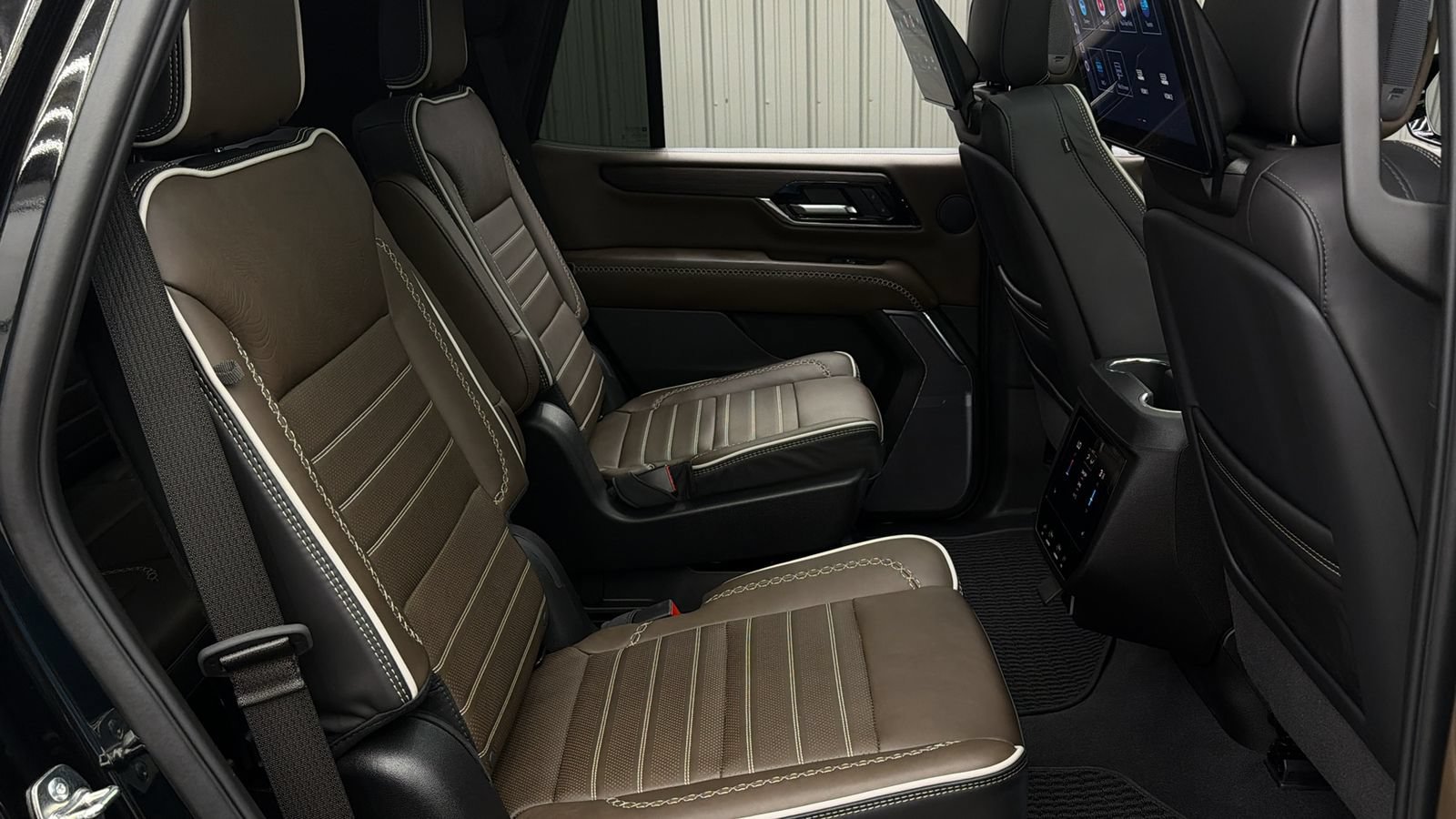 Used 2026 GMC Yukon Denali Ultimate AWD/4WD image 38