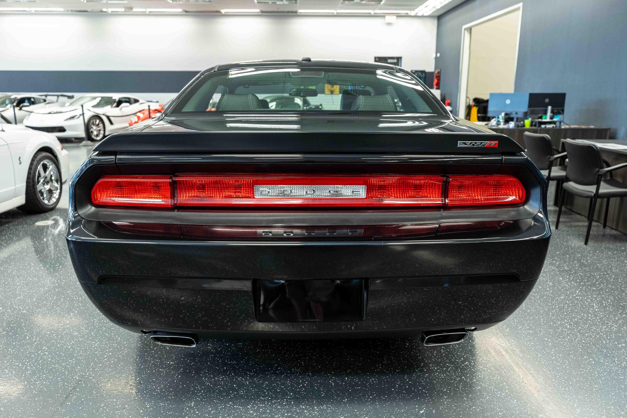 Used 2010 Dodge Challenger SRT8 RWD image 7
