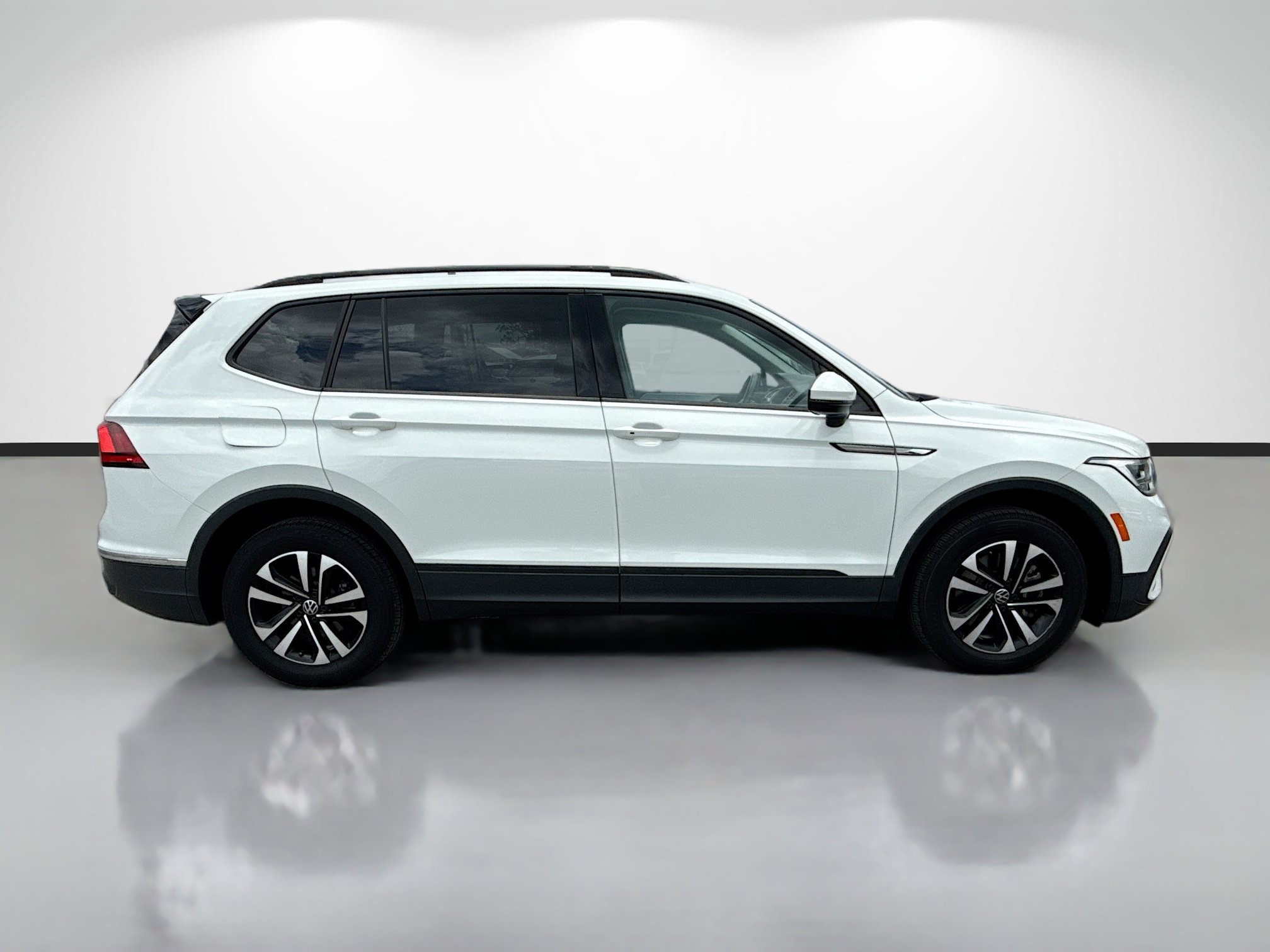Used 2022 Volkswagen Tiguan S AWD/4WD image 2