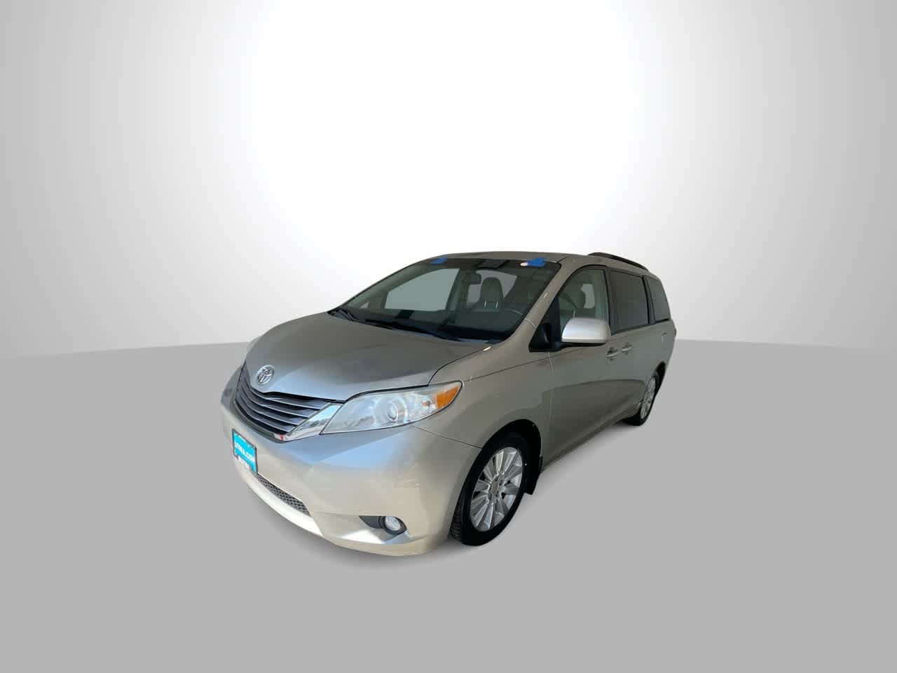 Used 2015 Toyota Sienna XLE w/ XLE Navigation Package AWD/4WD image 4