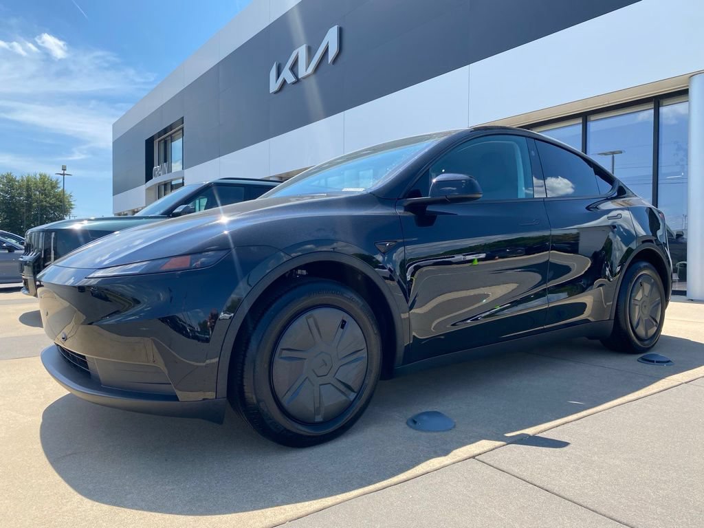 Used 2026 Tesla Model Y 2WD image 3