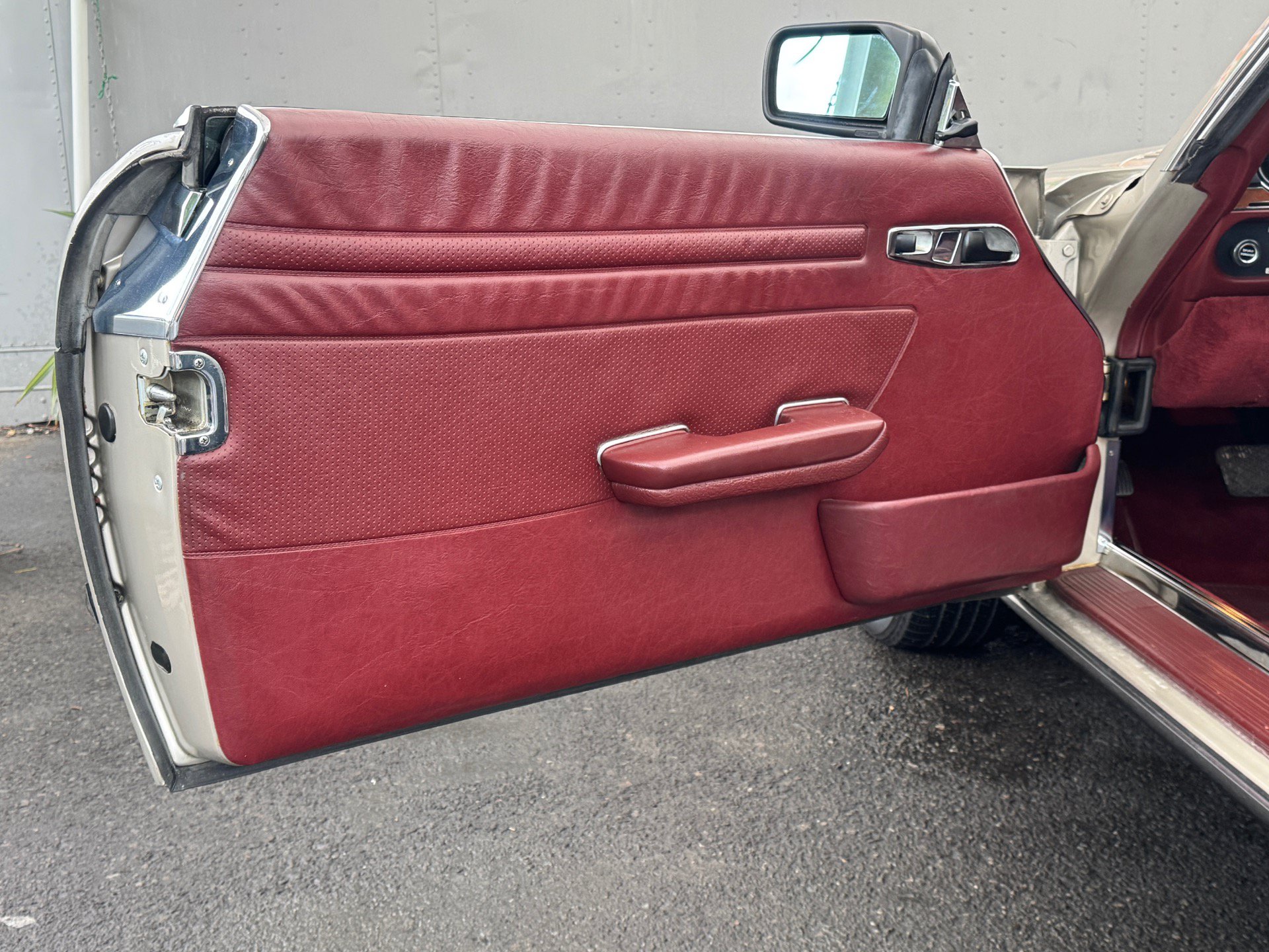 Used 1987 Mercedes-Benz 560 SL image 34
