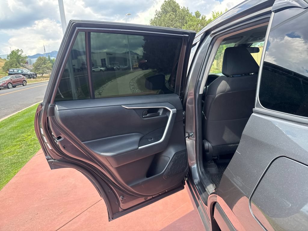 Used 2021 Toyota RAV4 LE AWD/4WD image 20