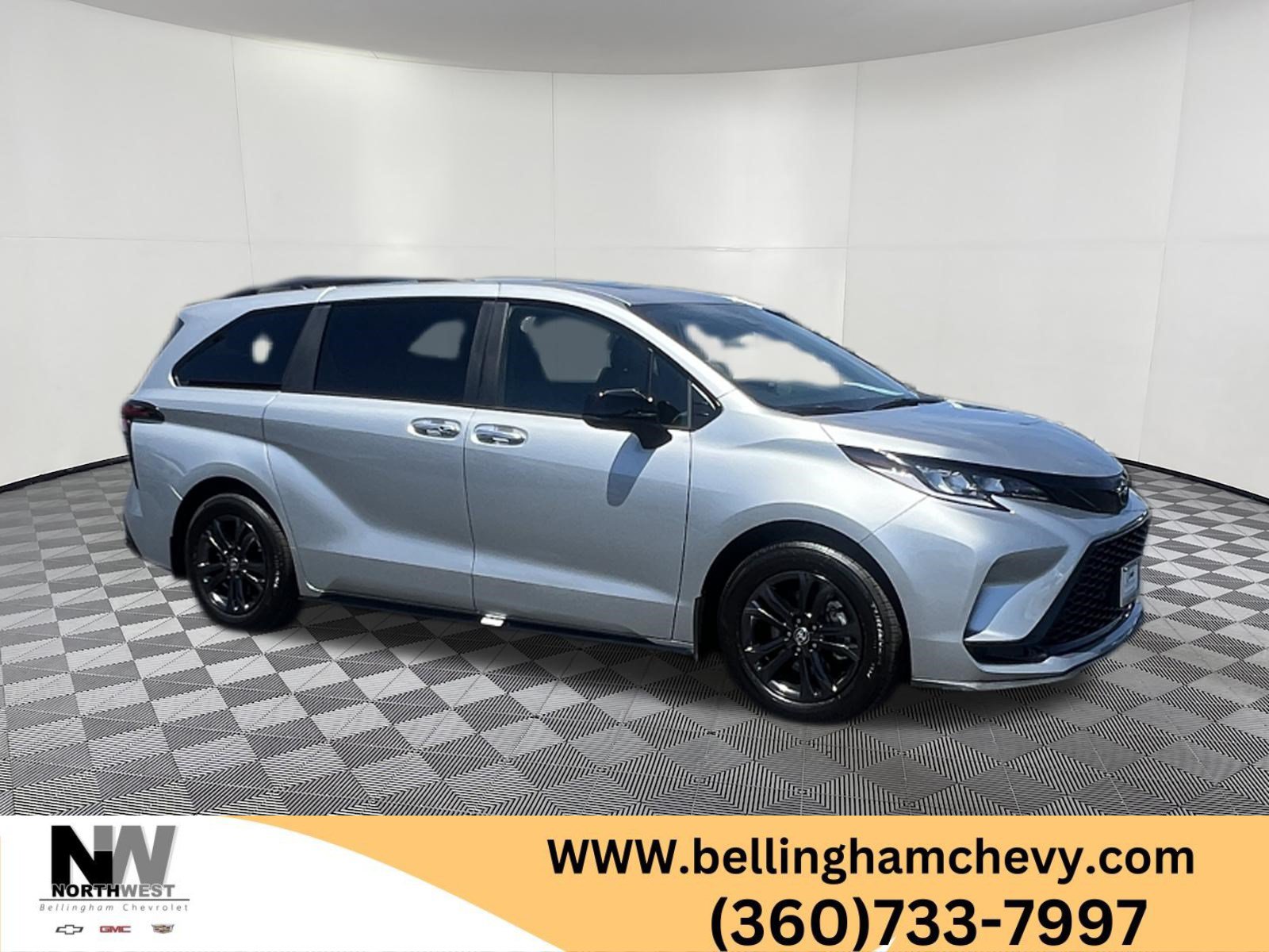 Used 2025 Toyota Sienna XSE AWD/4WD image 1