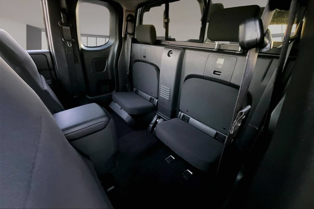 Used 2025 Nissan Frontier S RWD image 21