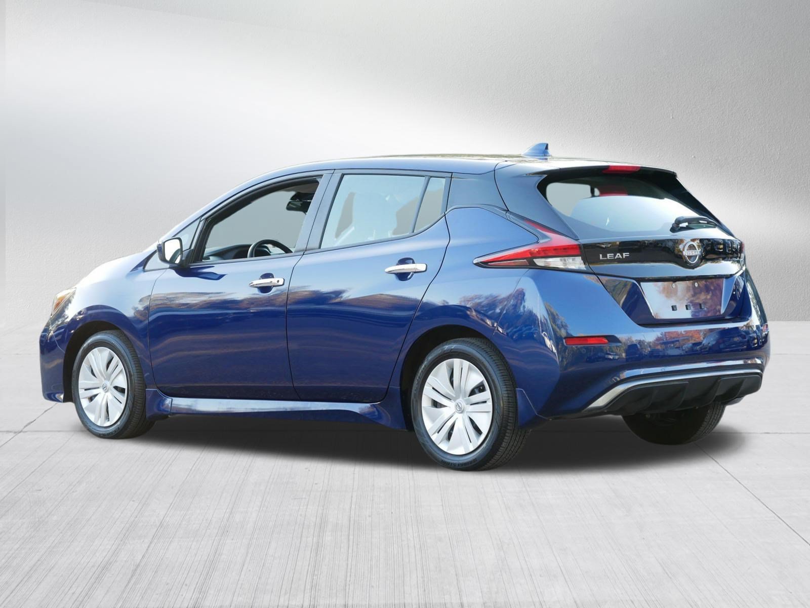 Certified 2025 Nissan Leaf S FWD image 5