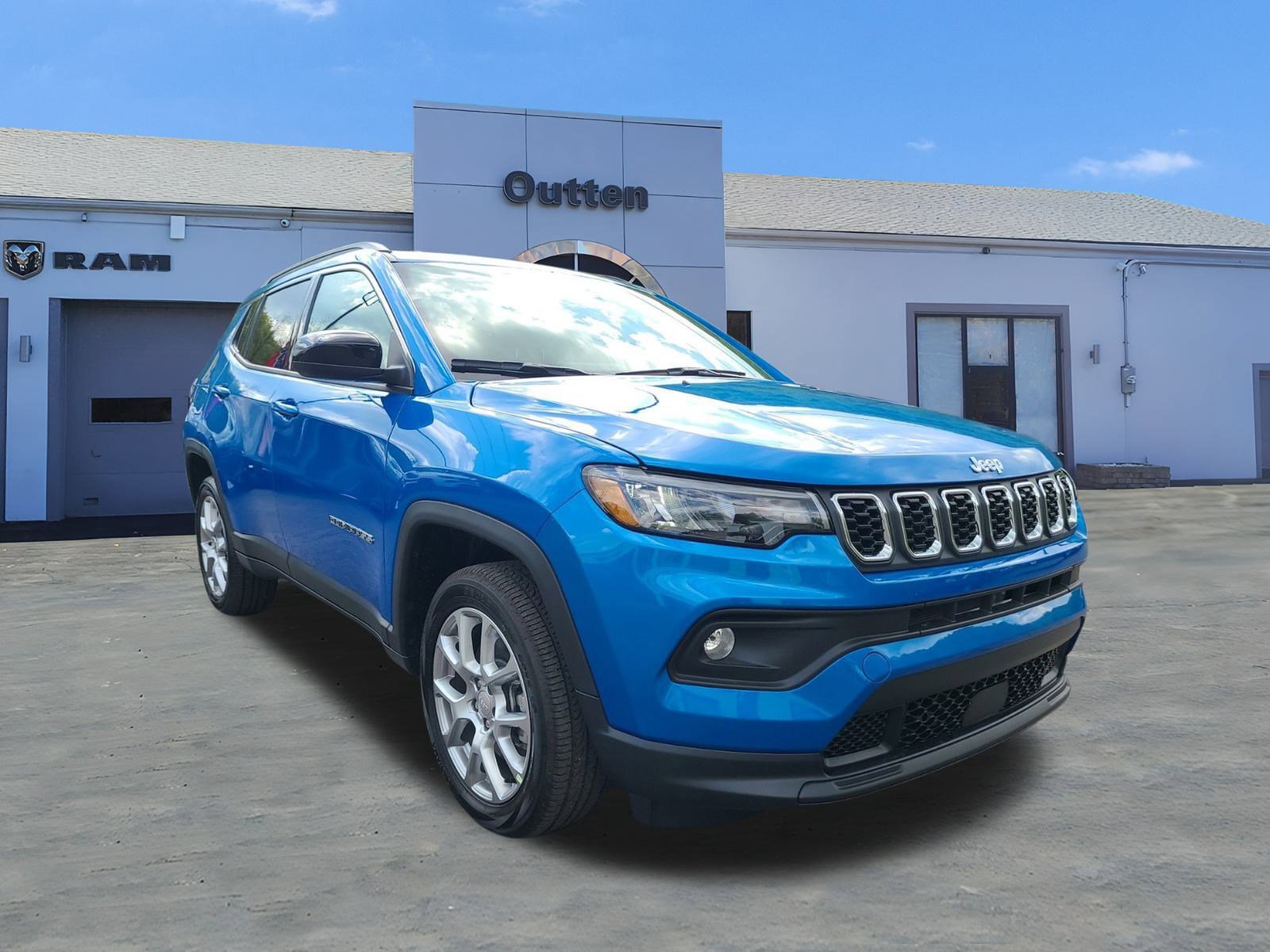 Used 2024 Jeep Compass Latitude image 1