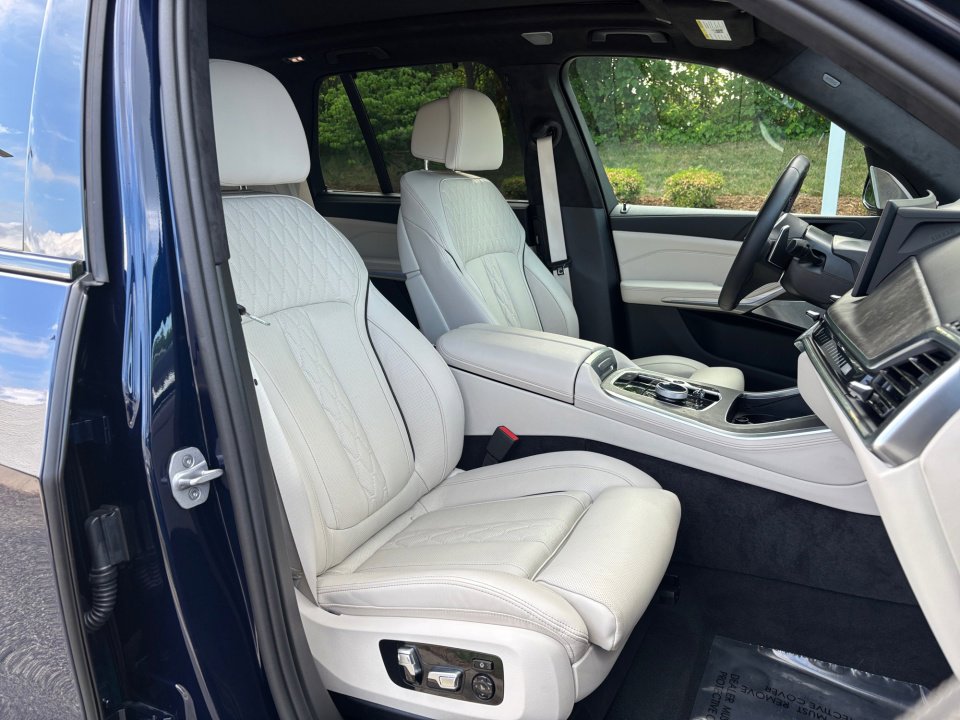 Used 2026 BMW X5 M60i AWD/4WD image 28
