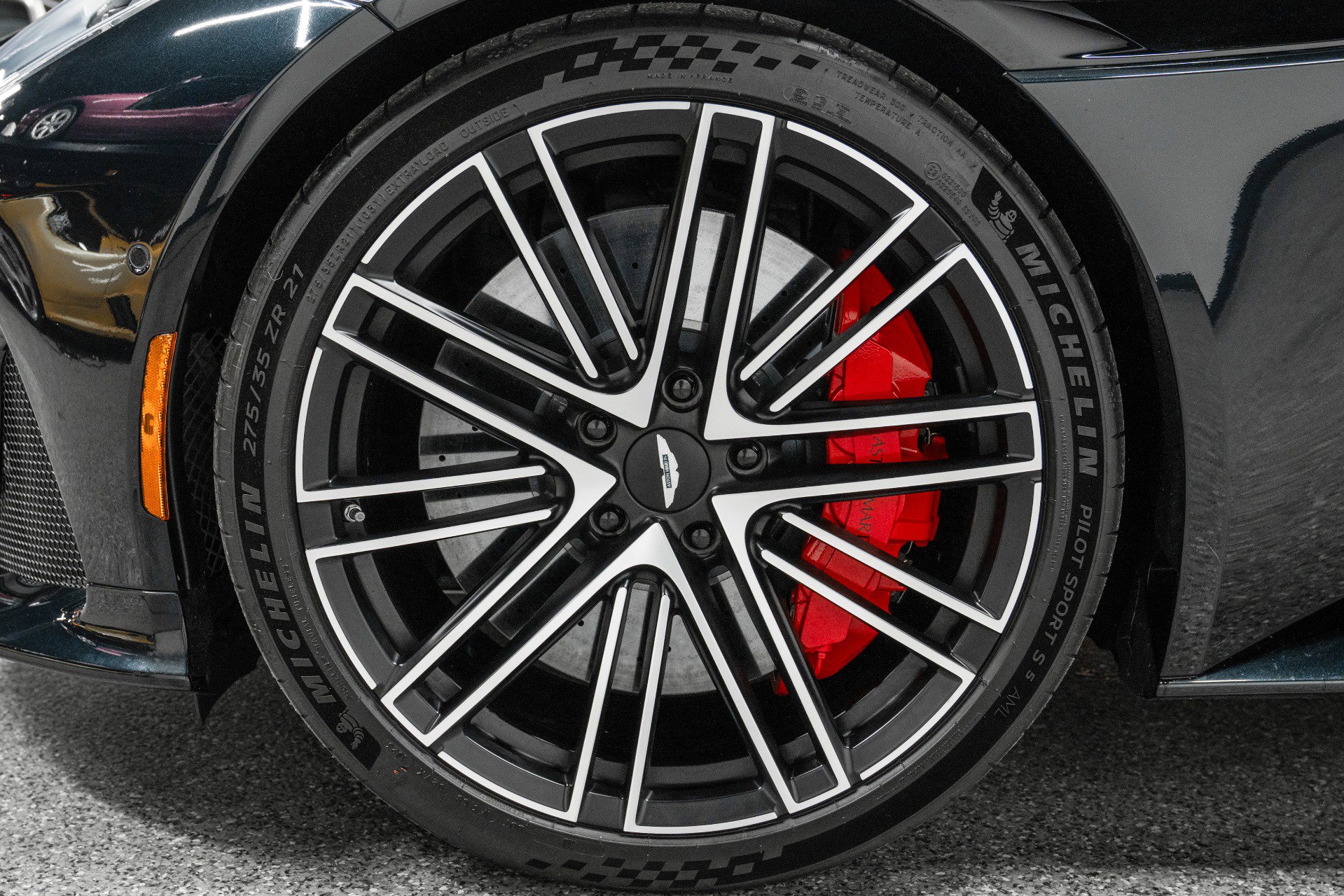 Used 2024 Aston Martin DB12 Coupe image 9