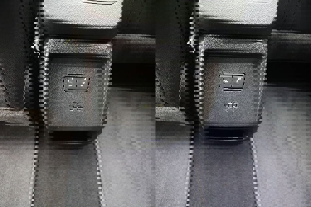 Used 2025 Chevrolet Equinox EV RS image 13