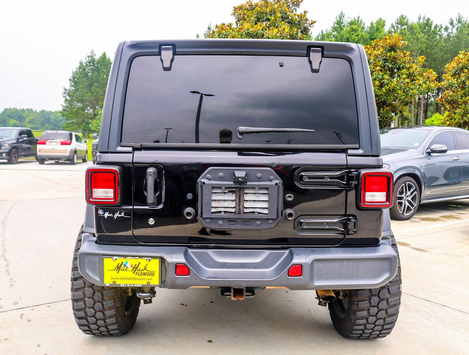 Used 2020 Jeep Wrangler Unlimited Sahara AWD/4WD image 7