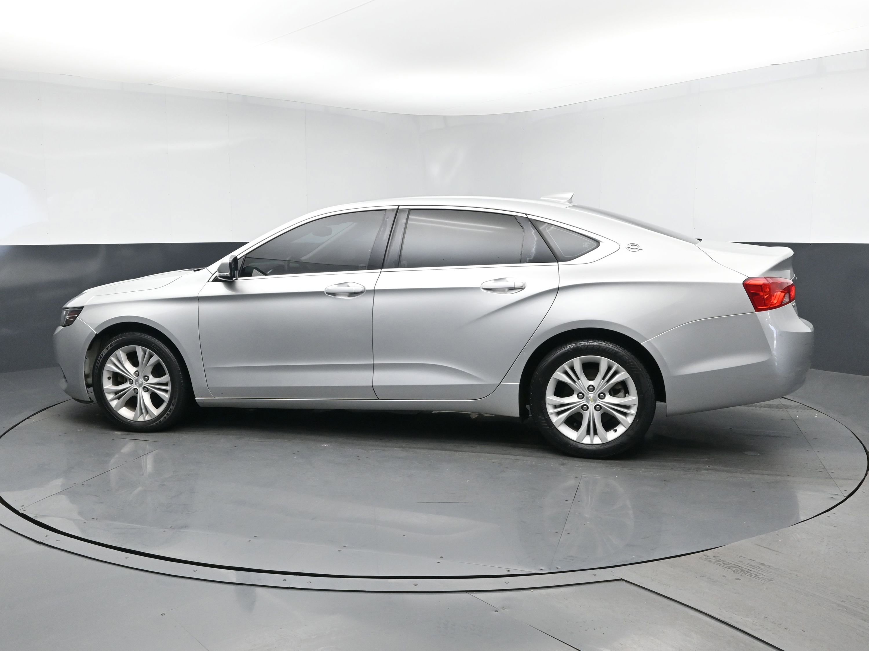 Used 2015 Chevrolet Impala LT image 4
