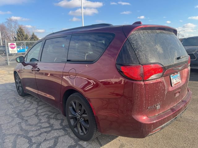 Used 2020 Chrysler Pacifica Touring-L image 3