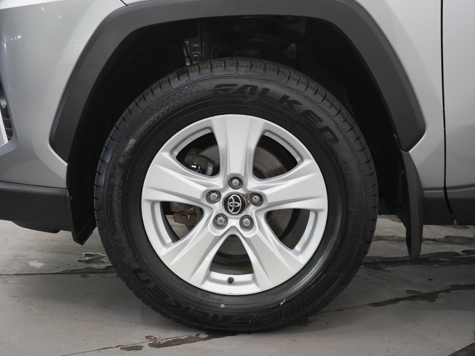Used 2021 Toyota RAV4 XLE w/ XLE Grade Weather Package AWD/4WD image 28