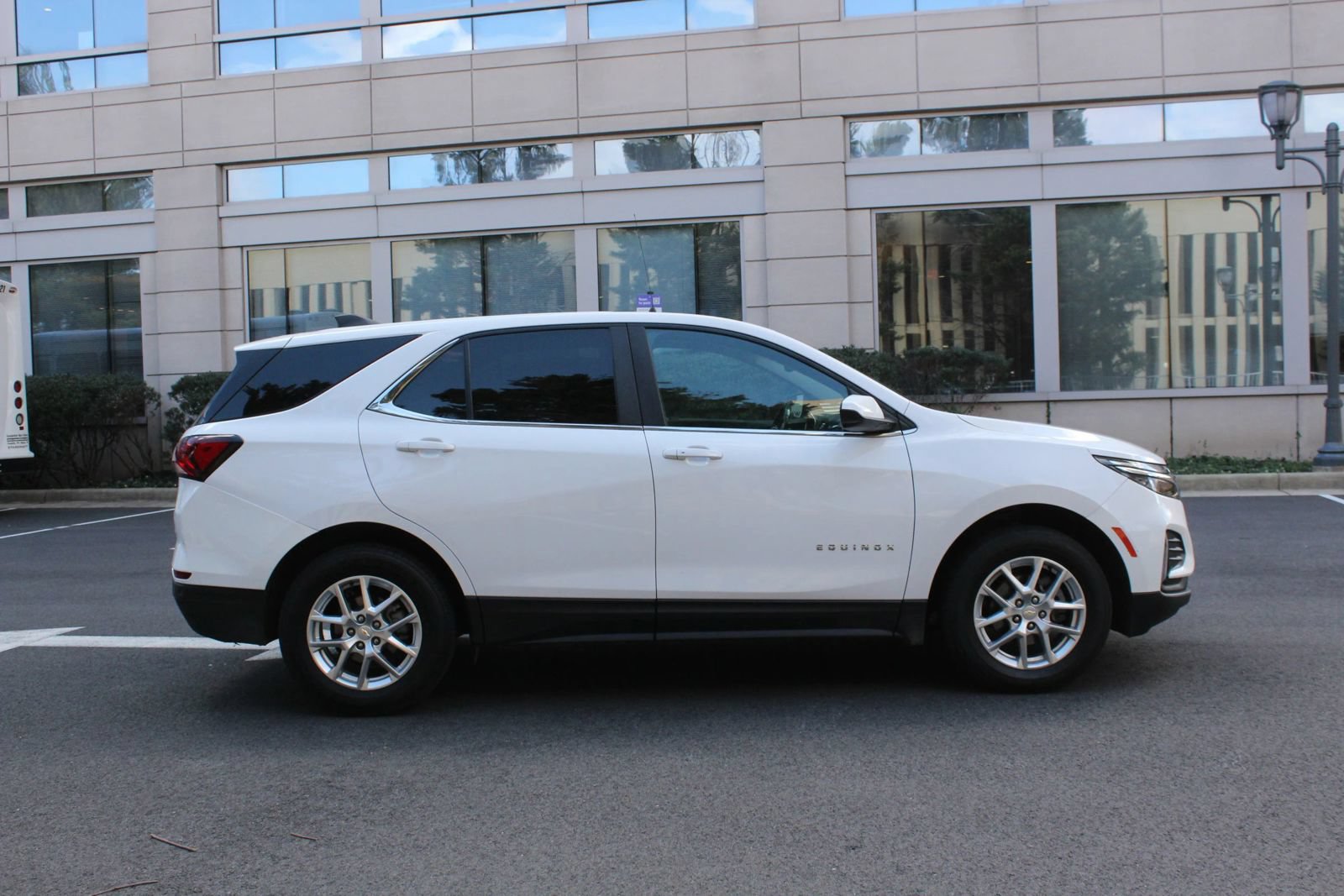 Used 2022 Chevrolet Equinox LT AWD/4WD image 6