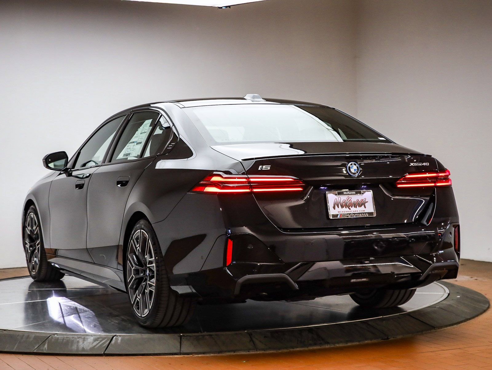 New 2026 BMW i5 eDrive40 w/ M Sport Package AWD/4WD image 9