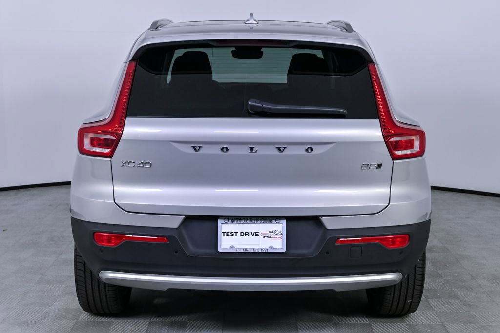 Certified 2025 Volvo XC40 B5 Plus image 28