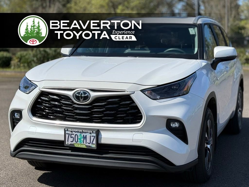 Used 2023 Toyota Highlander XLE image 1