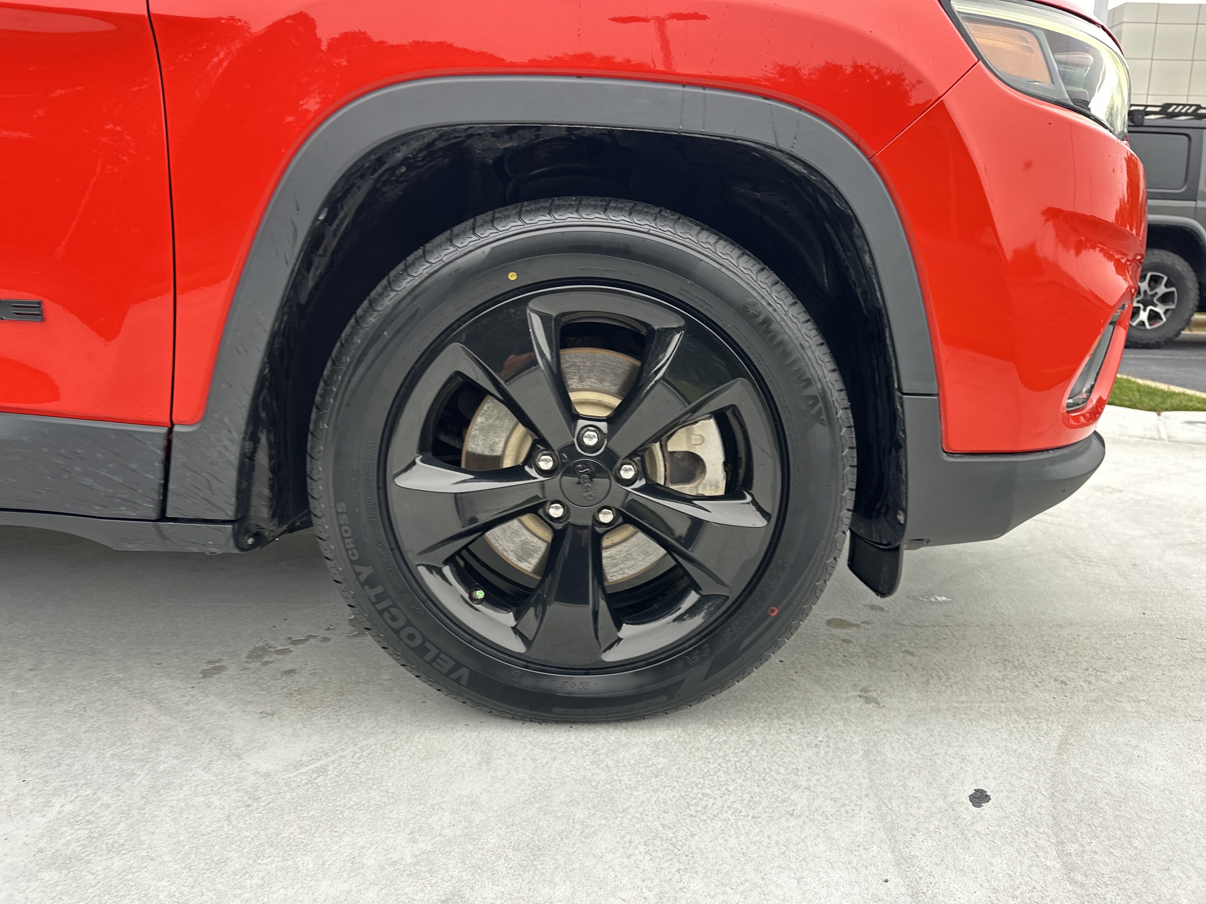 Used 2021 Jeep Cherokee Latitude Plus FWD image 13