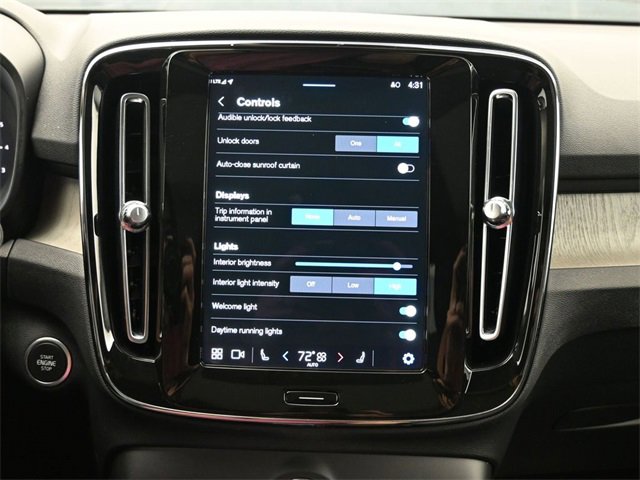 Used 2024 Volvo XC40 B5 Plus image 18